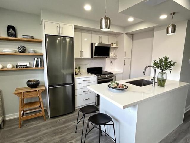 For Lease 15 Walmer Road Unit# 504, Toronto, Ontario