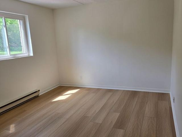 For Lease 15 Wellington Rd 124 N/A Unit# Apt #14, Erin, Ontario