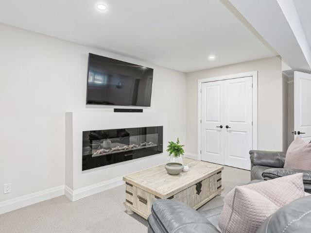 For Lease 168 YELLOW BIRCH Crescent, Blue Mountains, Ontario