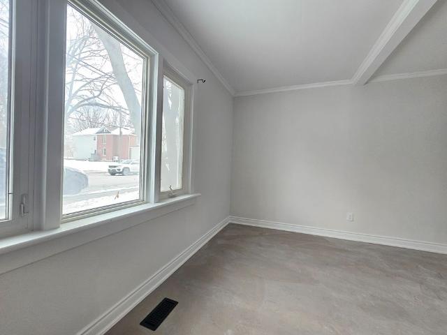 For Lease 18852 Leslie Street Unit# Side Unit Facing North, East Gwillimbury, Ontario