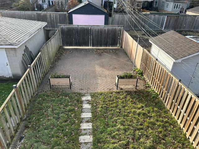 For Lease 18 Pape Avenue Unit# upper, Toronto, Ontario