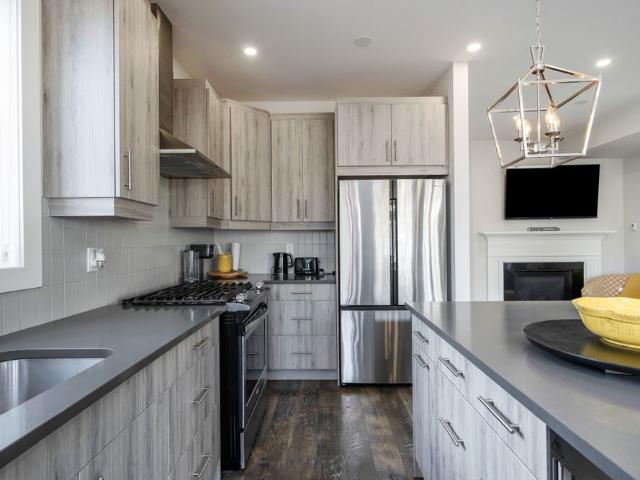 For Lease 207 Courtland Street, Blue Mountains, Ontario