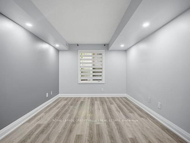 For Lease 208 Niagara Street Unit# TH53, Toronto, Ontario