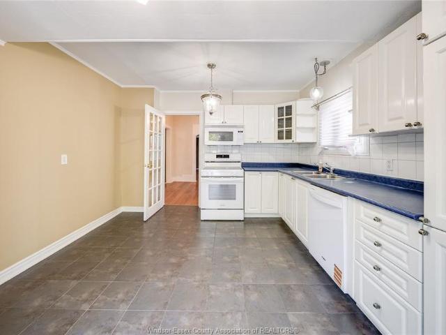 For Lease 2024 OTTAWA Street Unit# BACK, Windsor, Ontario