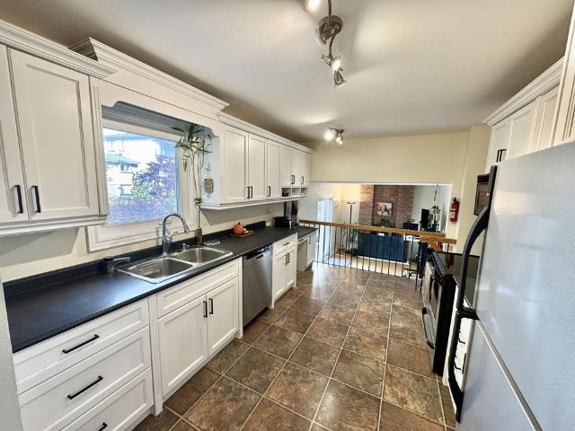 For Lease 20 Sanderson Crescent, Richmond Hill, Ontario