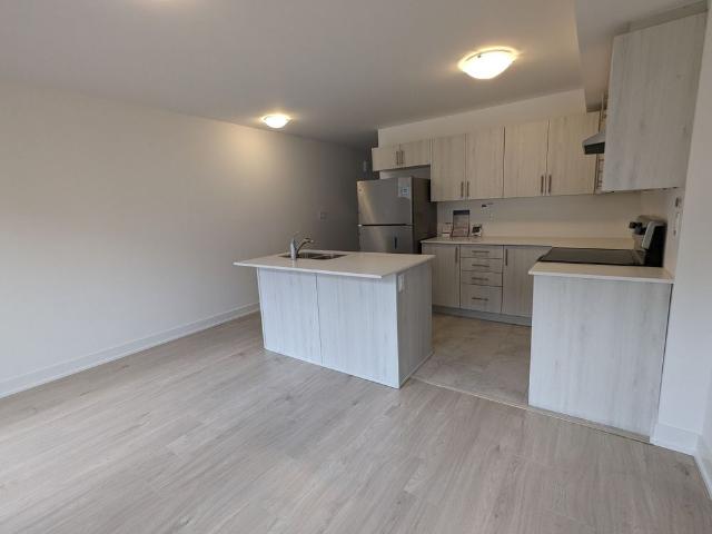 For Lease 20 Pumpkin Corner Crescent, Barrie, Ontario