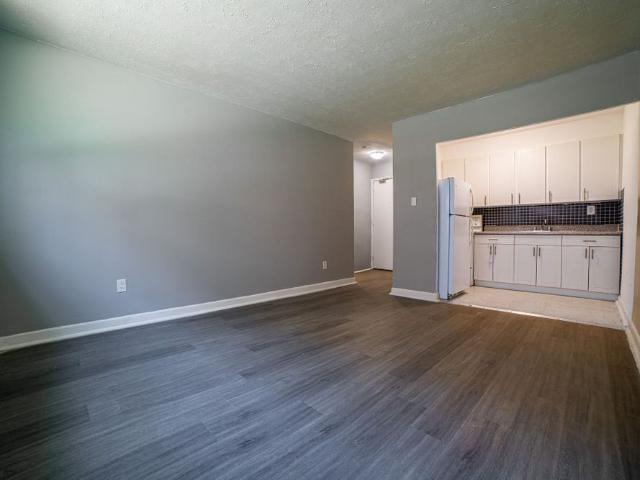 For Lease 2369 Lake Shore Boulevard Unit# 111, Toronto, Ontario
