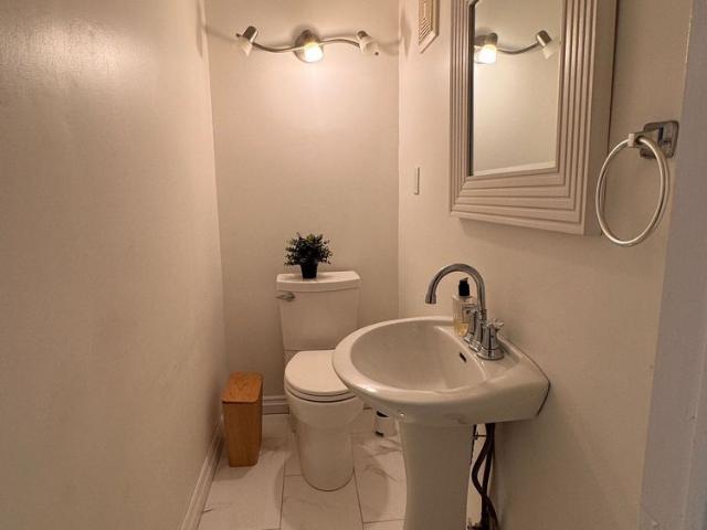 For Lease 2425 Carlanne Place Unit# Main, Mississauga, Ontario