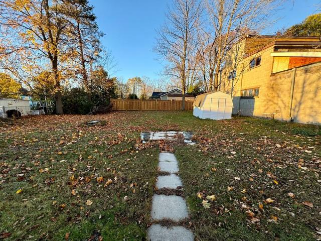 For Lease 260 Isaac Street, Gravenhurst, Ontario