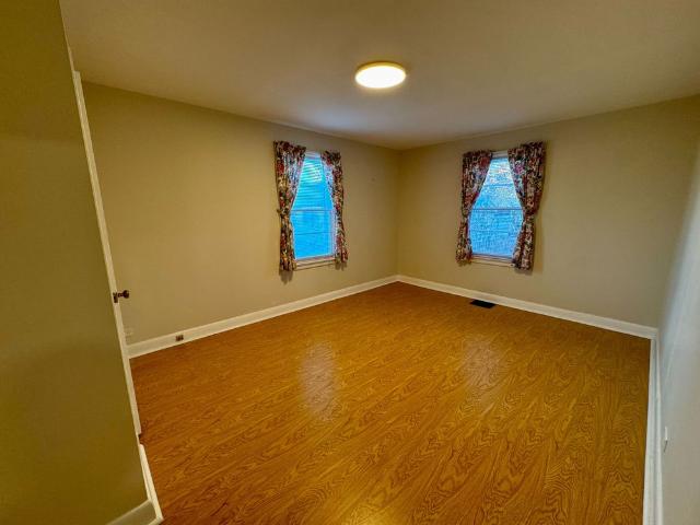 For Lease 260 Isaac Street, Gravenhurst, Ontario