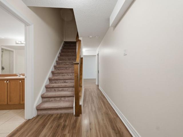 For Lease 27 Watkins Glen Crescent, Aurora, Ontario