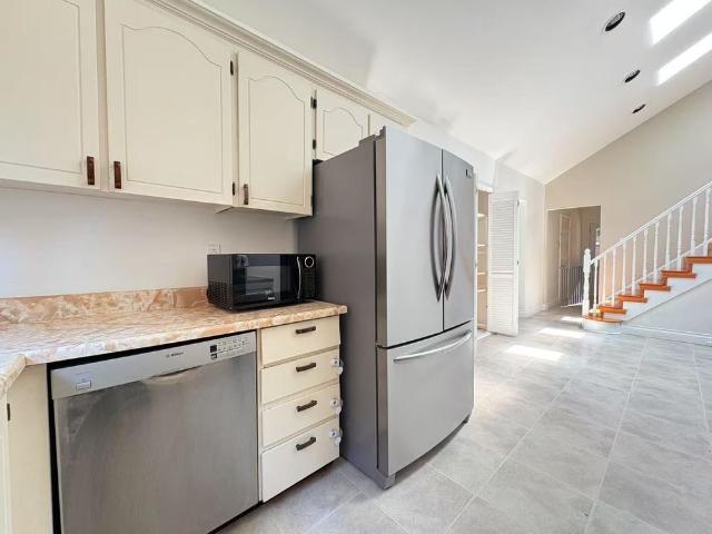 For Lease 289 Plymouth Trail, Newmarket, Ontario