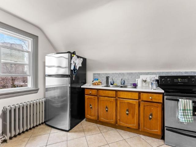 For Lease 28 Division Street Unit# upper, St. Catharines, Ontario
