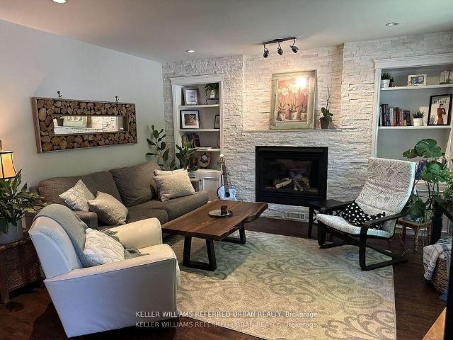 For Lease 30 Collins Crescent Unit# Main, Aurora, Ontario