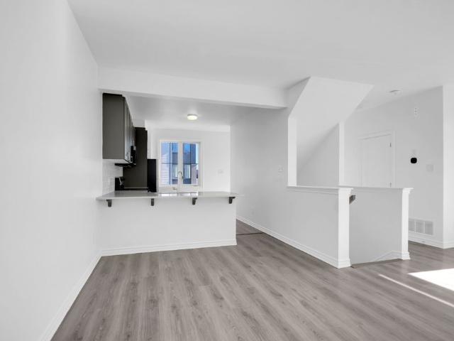 For Lease 318 Ilmenite Private, Barrhaven, Ontario