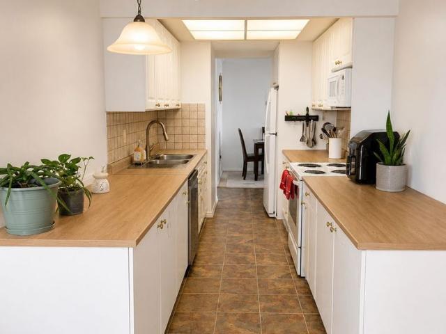 For Lease 3100 Kirwin Avenue Unit# 2702, Mississauga, Ontario