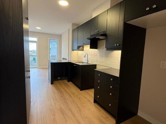 For Lease 320 Stargrass Private, Barrhaven, Ontario