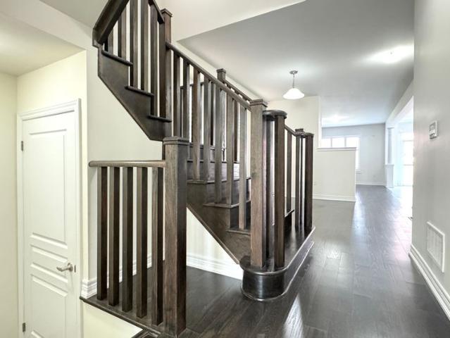For Lease 32 Falconridge Terrace, East Gwillimbury, Ontario