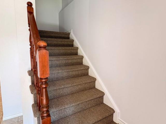 For Lease 32 VINTAGE Crescent Unit# Main Floor, St. Catharines, Ontario