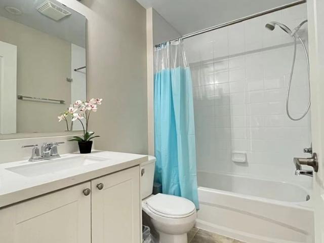 For Lease 33 Walter Dove Court, Aurora, Ontario