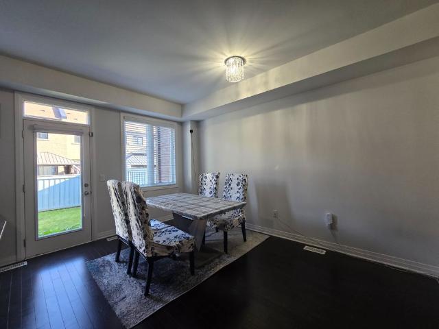 For Lease 35 Landolfi Way, Bradford West Gwillimbury, Ontario