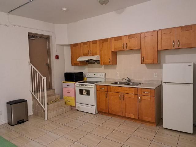 For Lease 366 College Street Unit# 302, Toronto, Ontario