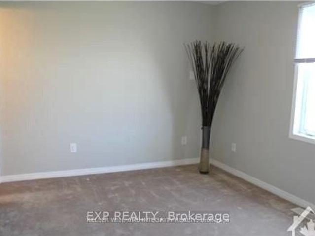For Lease 374 Moffat Pond Court, Barrhaven, Ontario