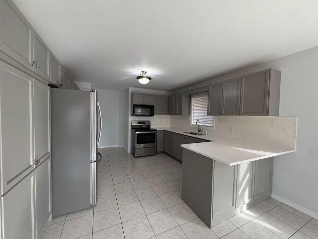 For Lease 38 Delattaye Avenue, Aurora, Ontario
