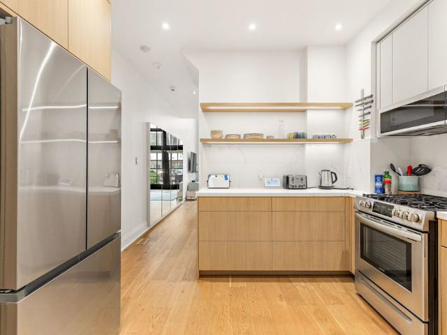 For Lease 394 Euclid Avenue Unit# 102, Toronto, Ontario