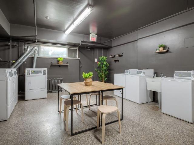 For Lease 420 Eglinton Avenue Unit# 301, Toronto, Ontario