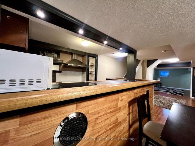 For Lease 423 Flanagan Court Unit# Lower, Newmarket, Ontario