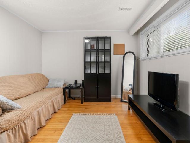 For Lease 423A Valermo Drive Unit# Bsmt, Toronto, Ontario