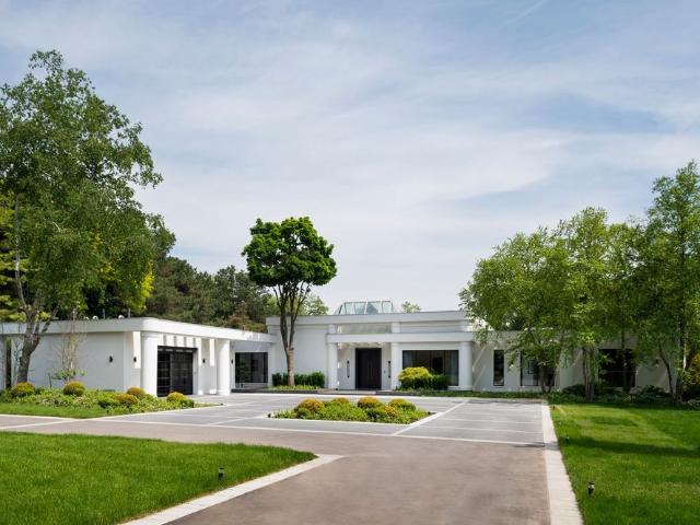 For Lease 45 Park Lane Circle, Toronto, Ontario