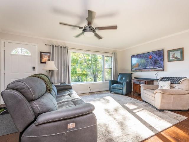 For Lease 462 Muskoka 3 Road Unit# Upper, Huntsville, Ontario