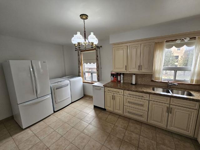 For Lease 49 Algoma Street Unit# Upper floor, Toronto, Ontario