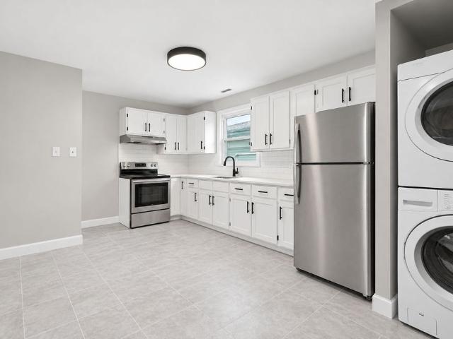 For Lease 527 Laderoute Avenue Unit# 3, Westboro Hampton Park, Ontario