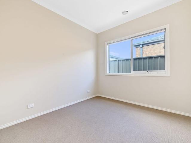 FOR LEASE | 53 POSITANO CIRCUIT, BERWICK, VIC 3806