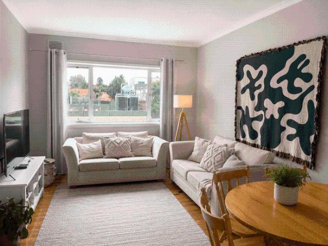 For lease: 55 57 Hotham street, St. Kilda East Vic 3183 extra large, 3bedroom newly renovated apartment