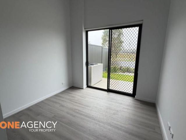 For Lease 5 Beds Modern Family Townhouse in the Heart of Box Hill