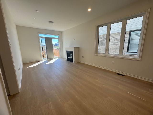For Lease 60 Debois Street Unit# Main, Kawartha Lakes, Ontario