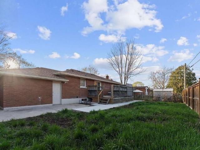 For Lease 60 Wakelin Terrace Unit# LWR 2B, St. Catharines, Ontario