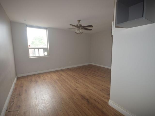 For Lease 64 Holland Street Unit# Upper #1, Bradford West Gwillimbury, Ontario