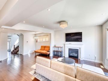 For Lease 76 Thomas Phillips Drive, Aurora, Ontario