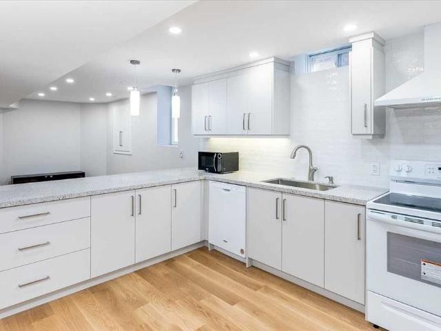 For Lease 778 Firth Court, Newmarket, Ontario