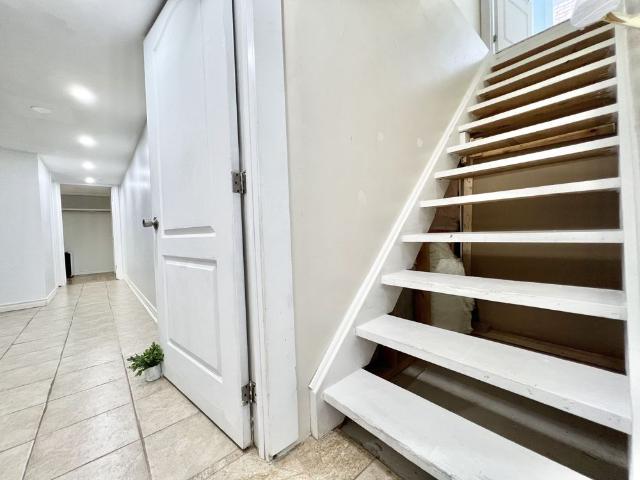For Lease 90 Crowther Drive, Newmarket, Ontario