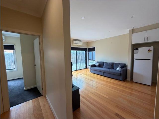 FOR LEASE – Cozy & Convenient 1 Bedroom Unit