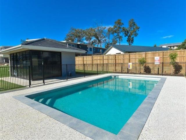For Lease: Contemporary 3 Bedroom Residence in the Heart of Doolandella