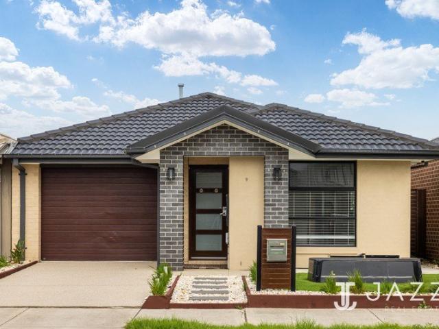 For Lease Convenient Family Living in Point Cook