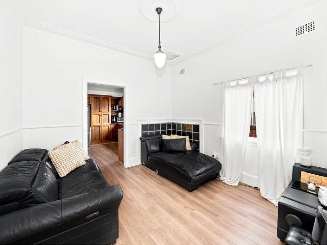 FOR LEASE Charming 3 Bedroom Freestanding Home in a Prime Location