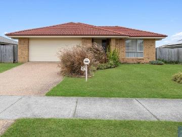 For Lease: Charming 4 Bedroom Family Home in Lowood, QLD!